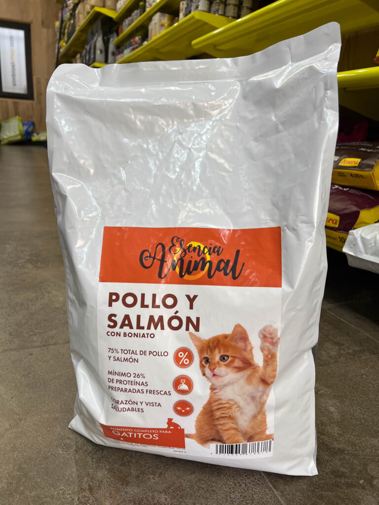 esencia-animal-gatito-pollo-salmon